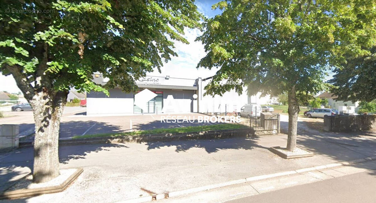 Commerce à FONTAINE-FRANCAISE