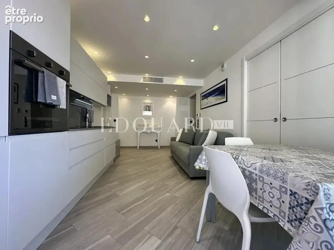 Trois pièces en superbe état avec grande terrasse et possibilité double garage, en plein centre de Menton - photo 18
