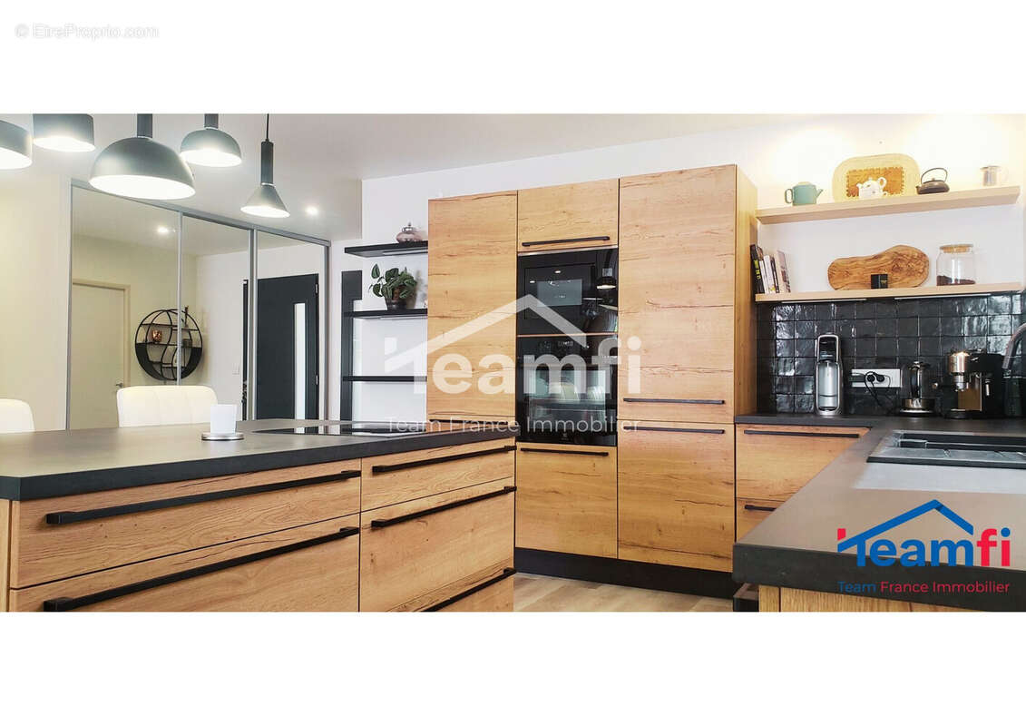 Maison à SAINT-JUST-MALMONT