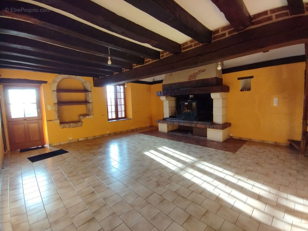 Maison à SAINT-HILAIRE-LA-GRAVELLE