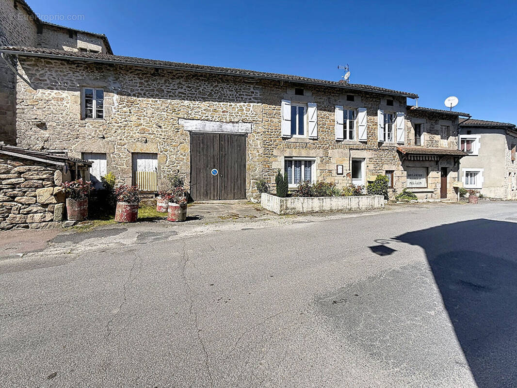 Appartement à COMPREIGNAC