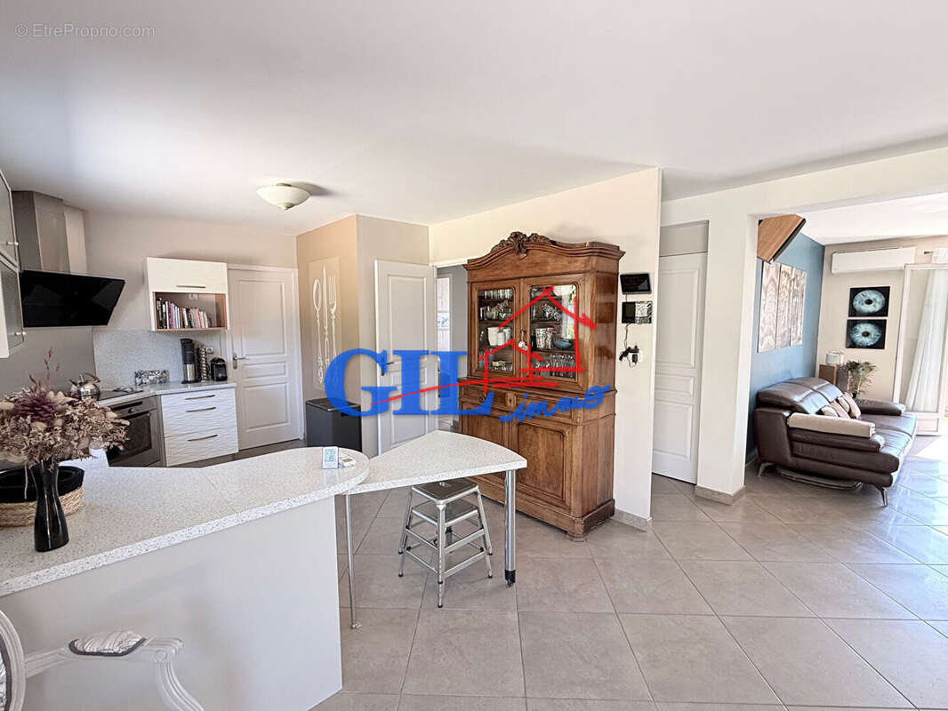 Maison à SAVIGNY-LE-TEMPLE