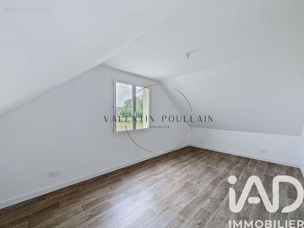 Maison 140 m² à Saint-Gilles  - photo 9