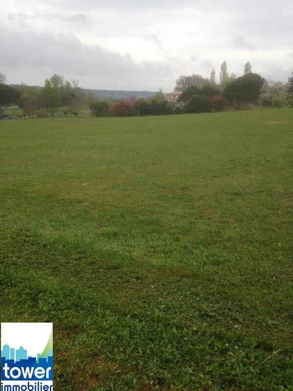 Terrain à MAUVEZIN