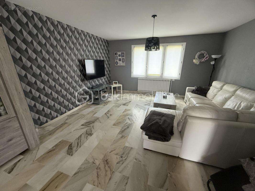 Maison à VIVIER-AU-COURT