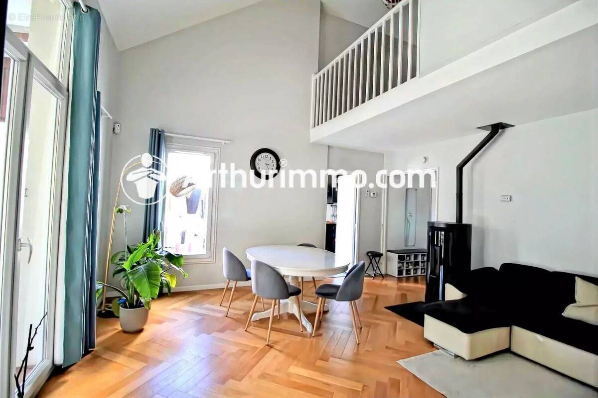 Maison à SAVIGNY-LE-TEMPLE