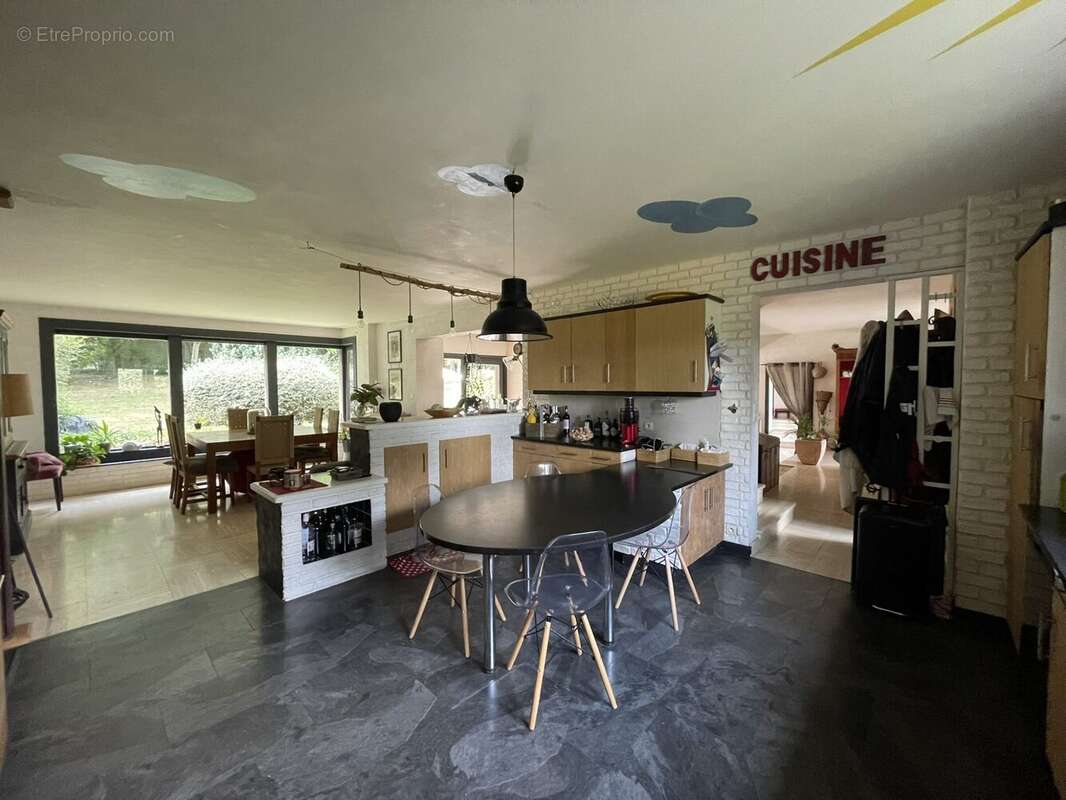 Maison 254 m² à Mayenne  - photo 4