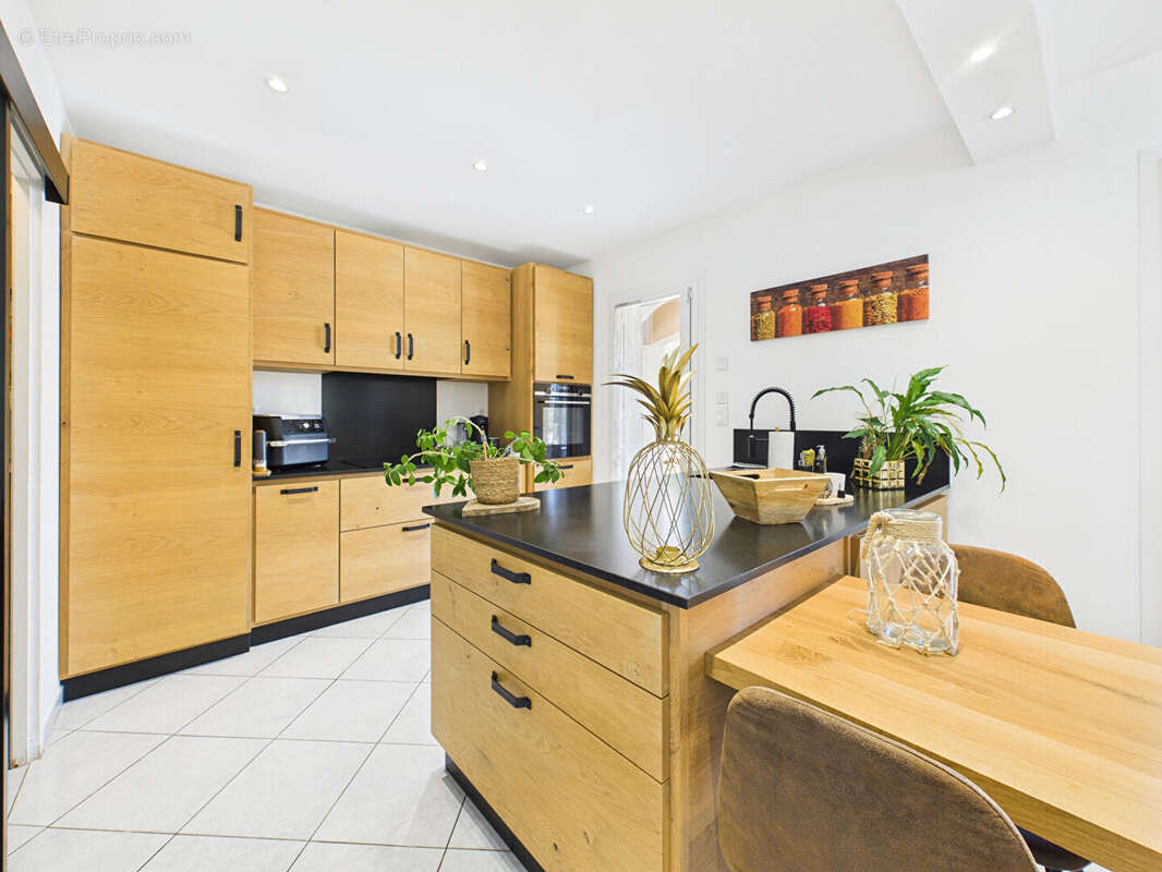 Maison à CHATEAUNEUF-LE-ROUGE