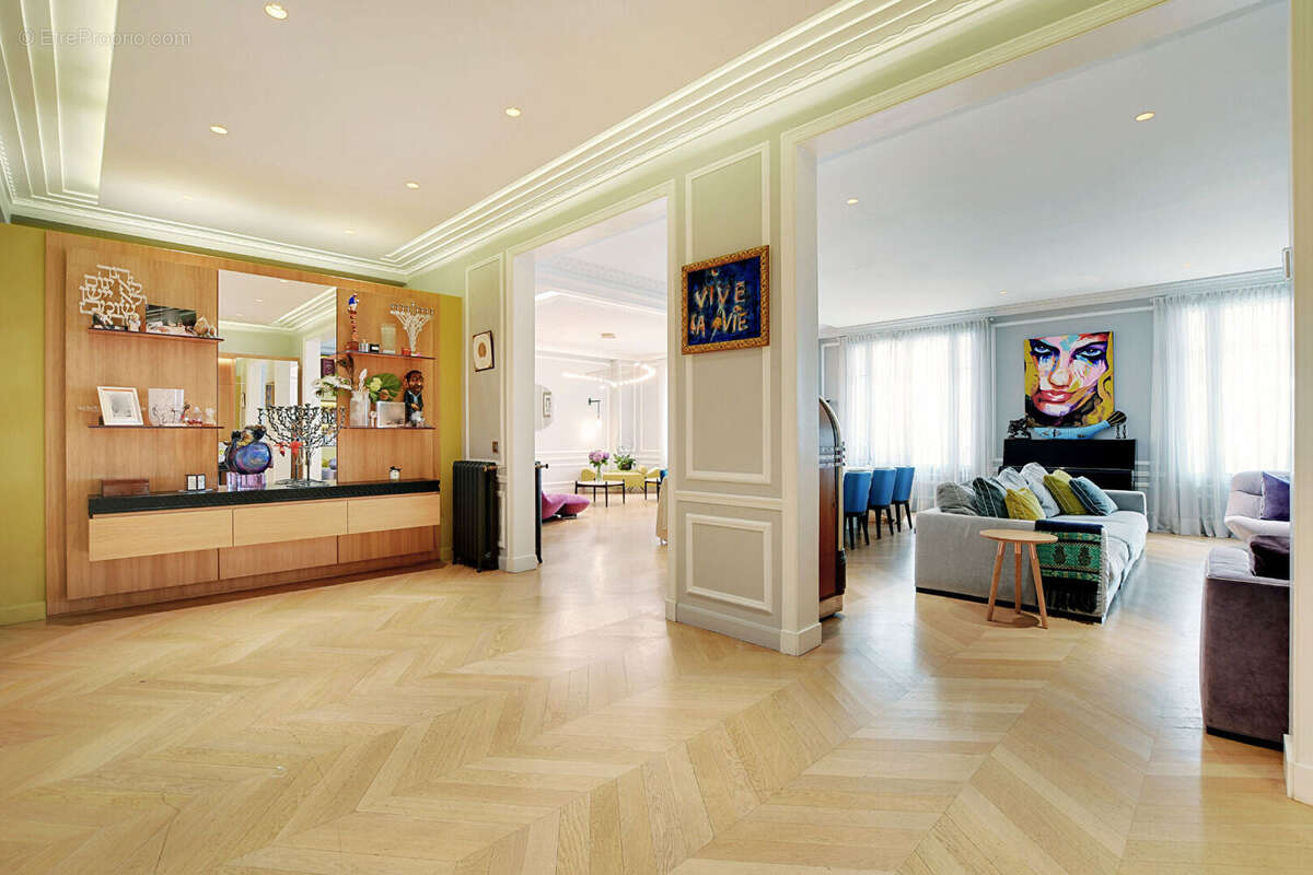 Appartement à PARIS-8E