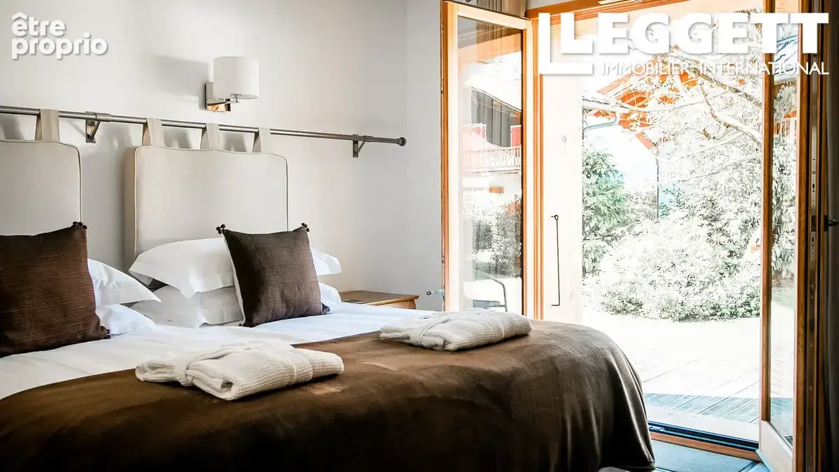 Grand chalet de luxe de cinq chambres avec salles de bains privatives, chalet indépendant et mazot, à Samoëns - photo 7