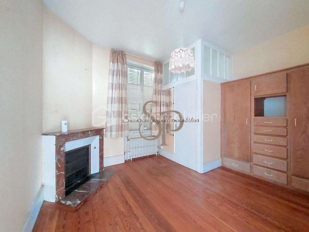 Maison à LORREZ-LE-BOCAGE-PREAUX