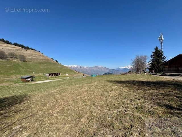 Terrain à ALBIEZ-MONTROND