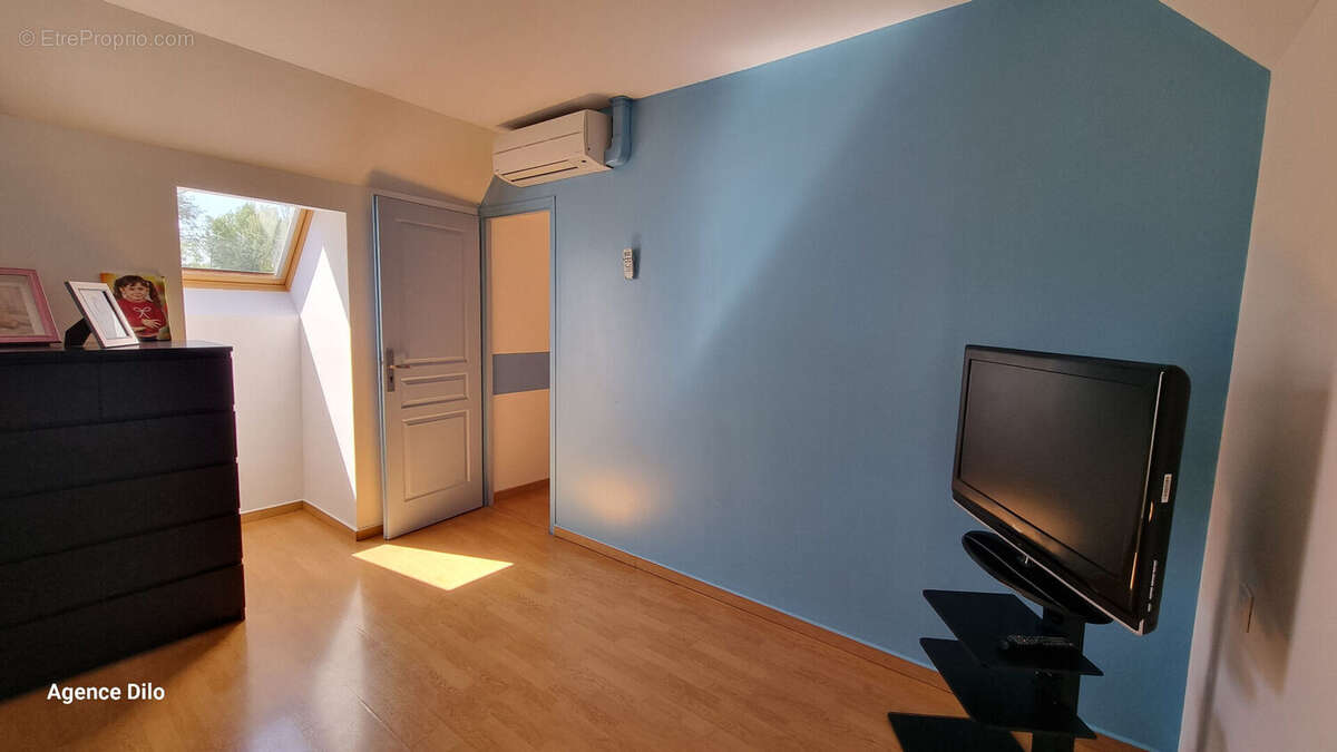 Pavillon avec grande terrasse et jardin de 1 500M² - photo 8