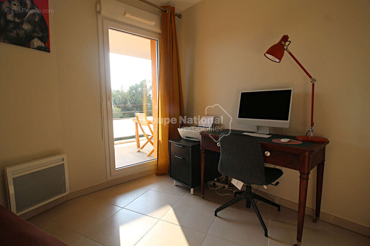 Appartement à ENSUES-LA-REDONNE