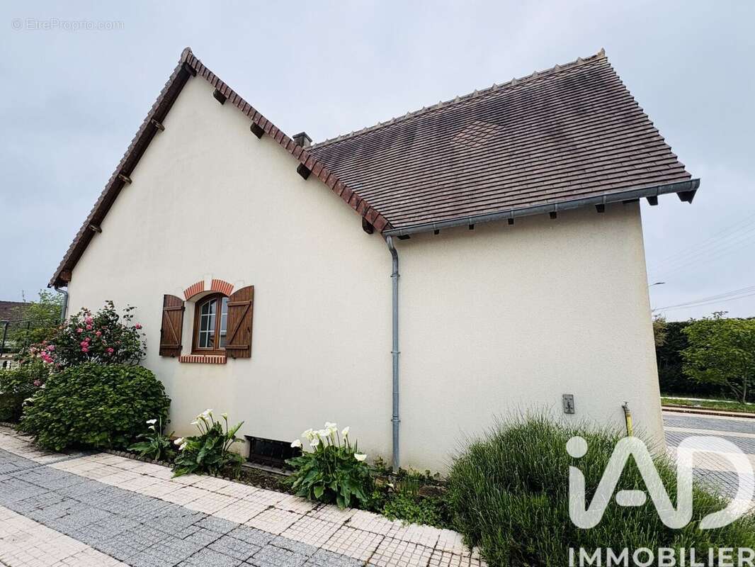 Photo 2 - Maison à SAINT-SULPICE-DE-POMMERAY