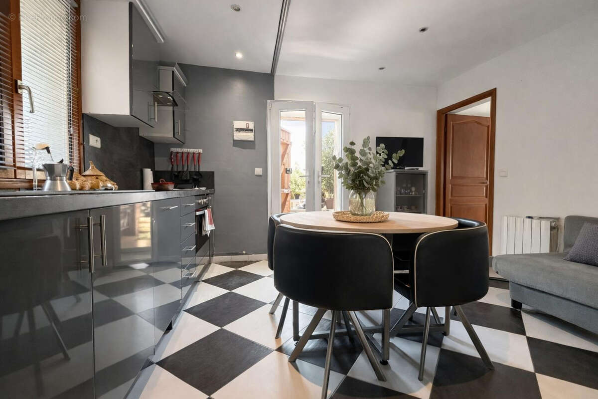 Appartement à EZE