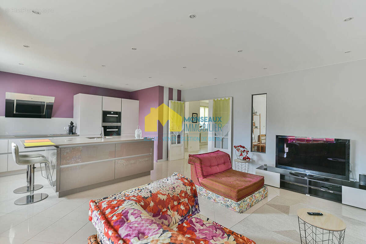 Maison à SAINTE-GENEVIEVE-DES-BOIS