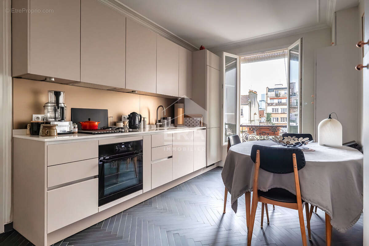 Appartement à PARIS-17E