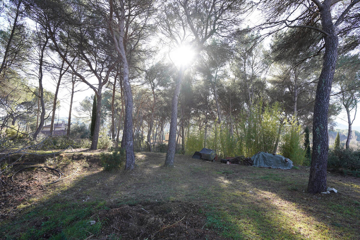 Terrain à VENTABREN