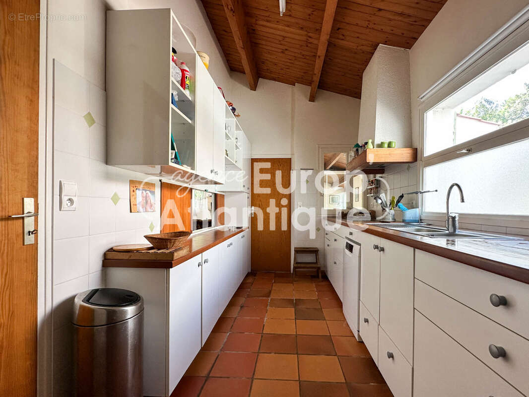 Villa avec piscine 200m2 habitables - Parc de la résidence - La Palmyre - photo 14