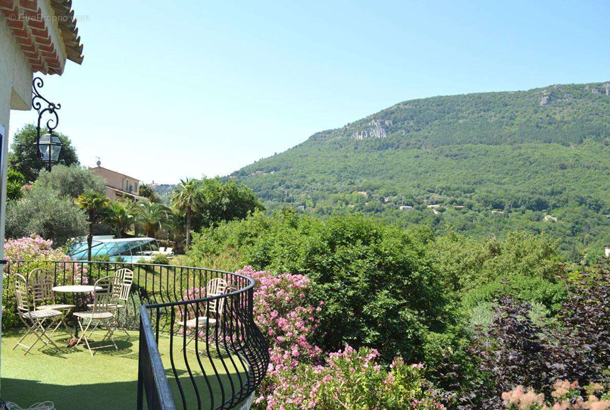 PROPRIETE 190 M²  constituée de 2 appartements + studio indépendant- piscine et pool-house , superbe vue panoramique - photo 12