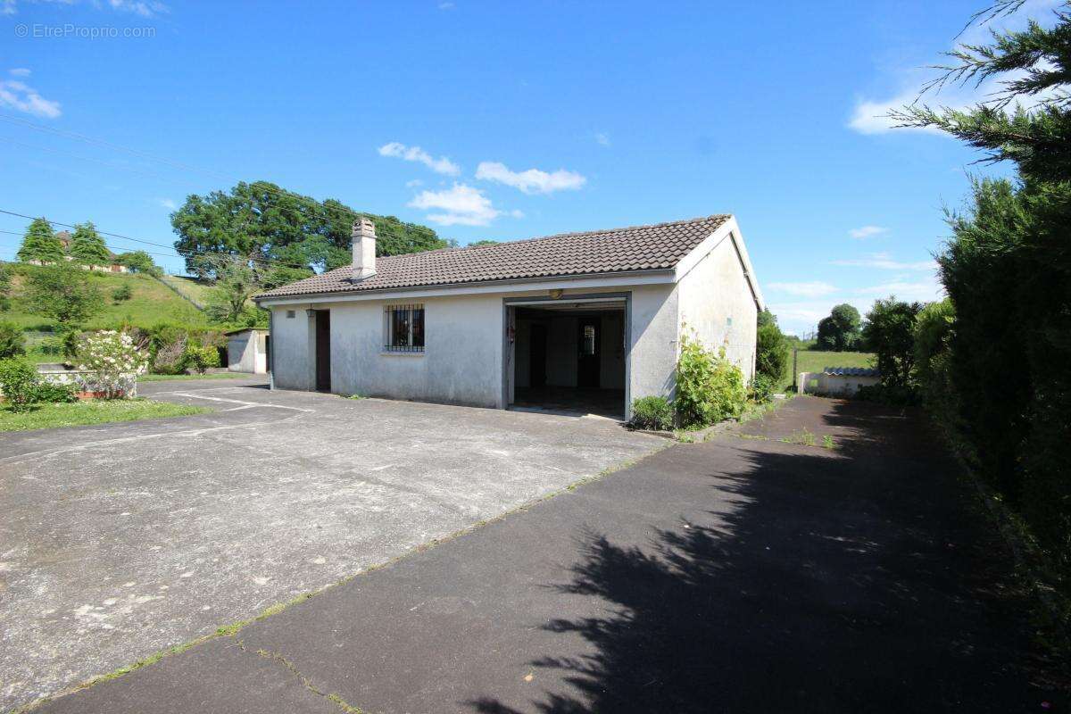 Maison à POEY-DE-LESCAR