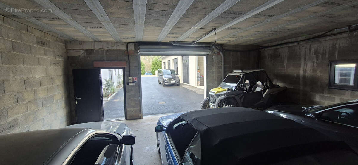 Parking à AUDENGE