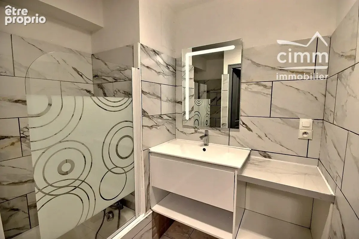 Appartement 61 m² à Cluses  - photo 7