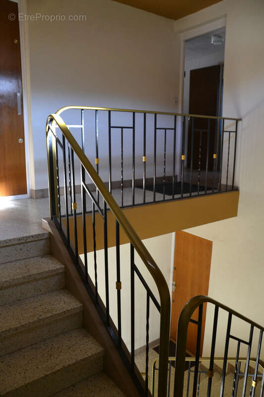 T2 de 29 m2 avec vues dégagées, parking et cave privative - photo 13