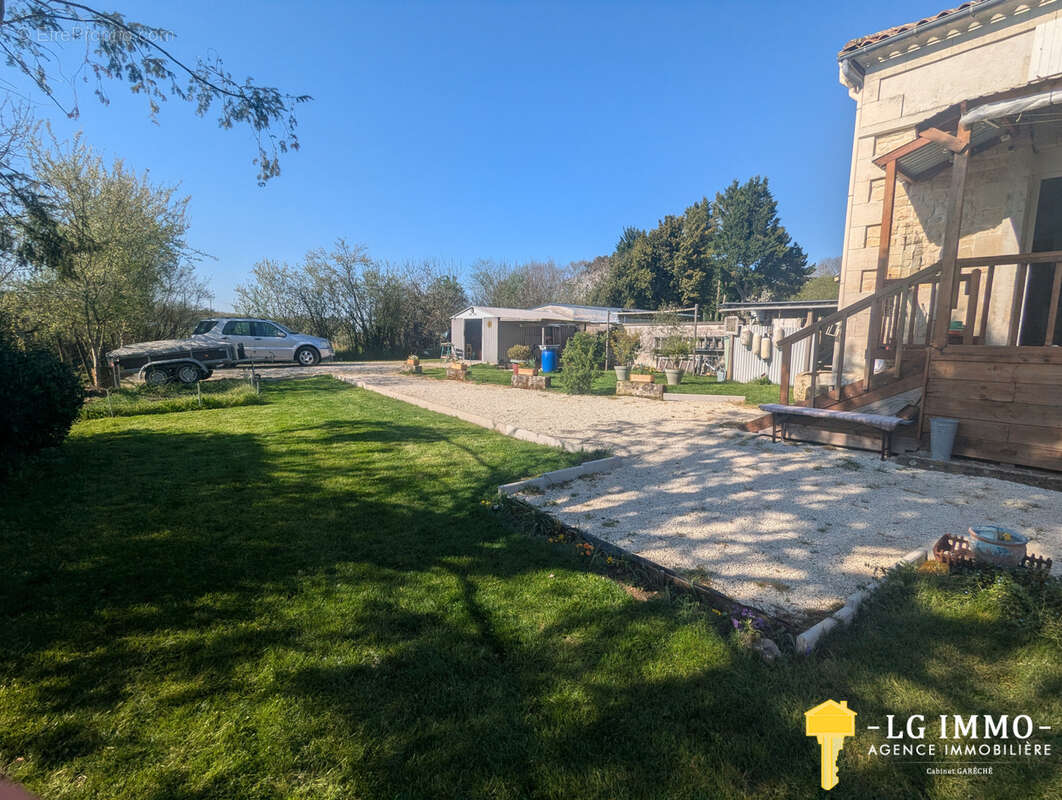 Charmante maison charentaise de 85 m2, 3 chambres, entierement renovee - photo 17