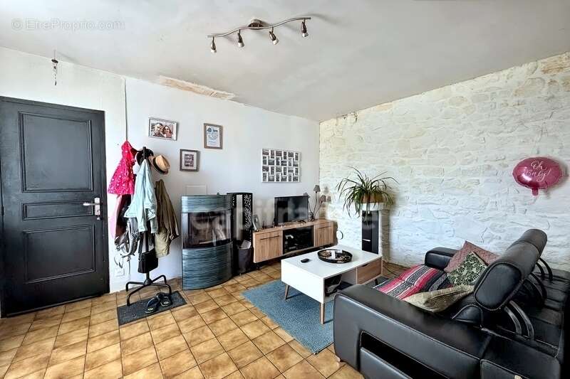 Charmante maison en pierre de 122m², 3 chambres avec jardin, terrasse, cave à GUENGAT(29) - photo 3