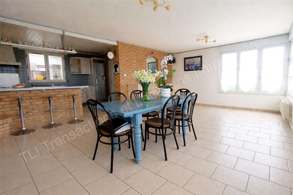 Grande maison avec terrain de loisir - photo 2