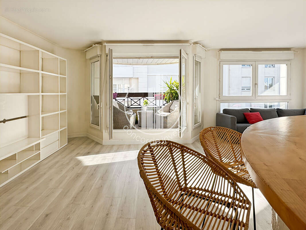 Appartement à COURBEVOIE