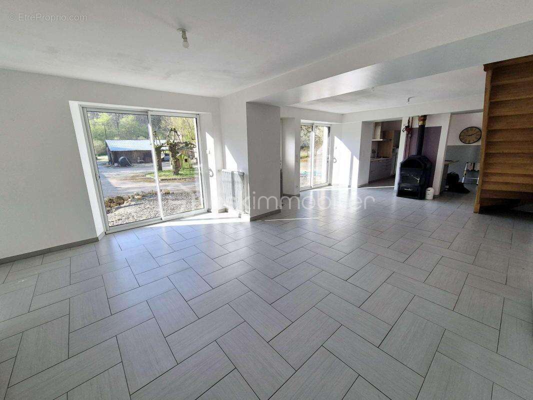 Maison à FLEE