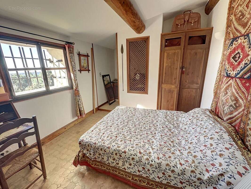 Appartement à MOURIES