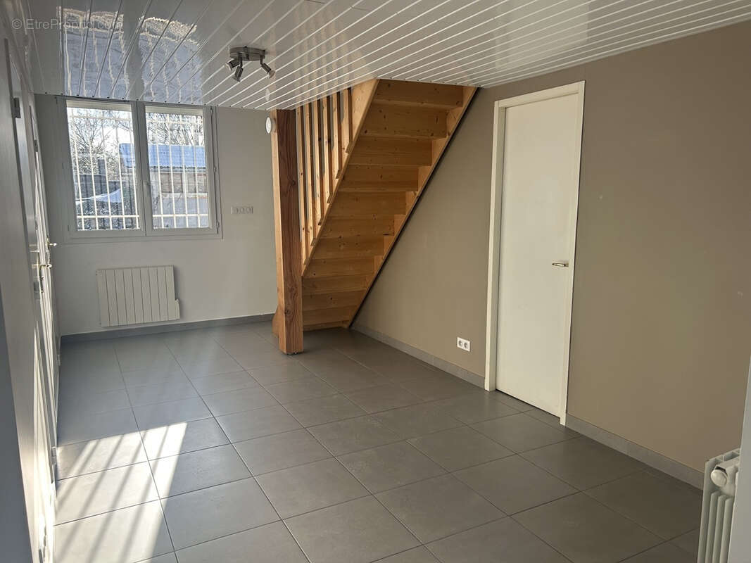 Appartement à MONTAIGNAC-SAINT-HIPPOLYTE