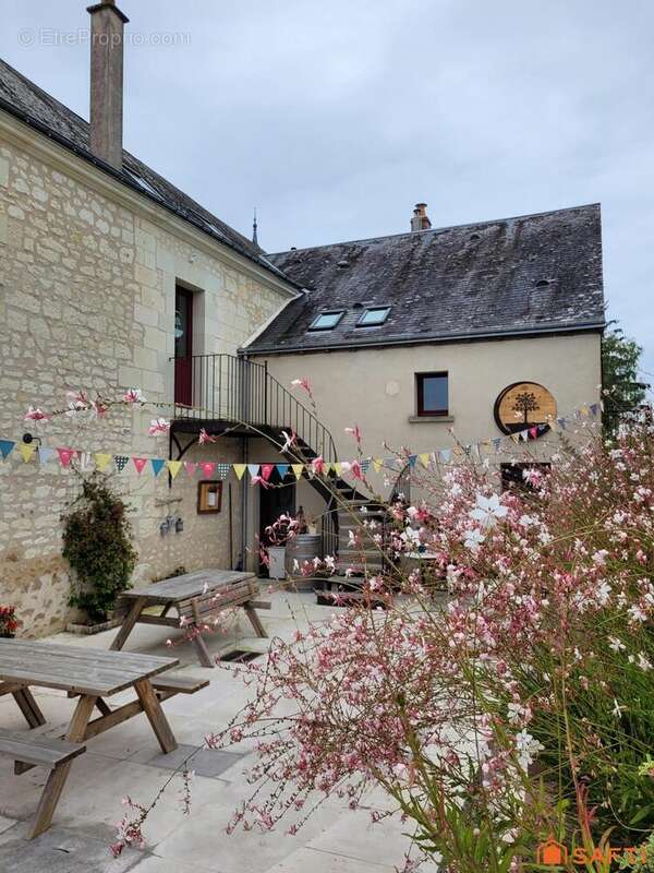 Photo 2 - Commerce à CHINON