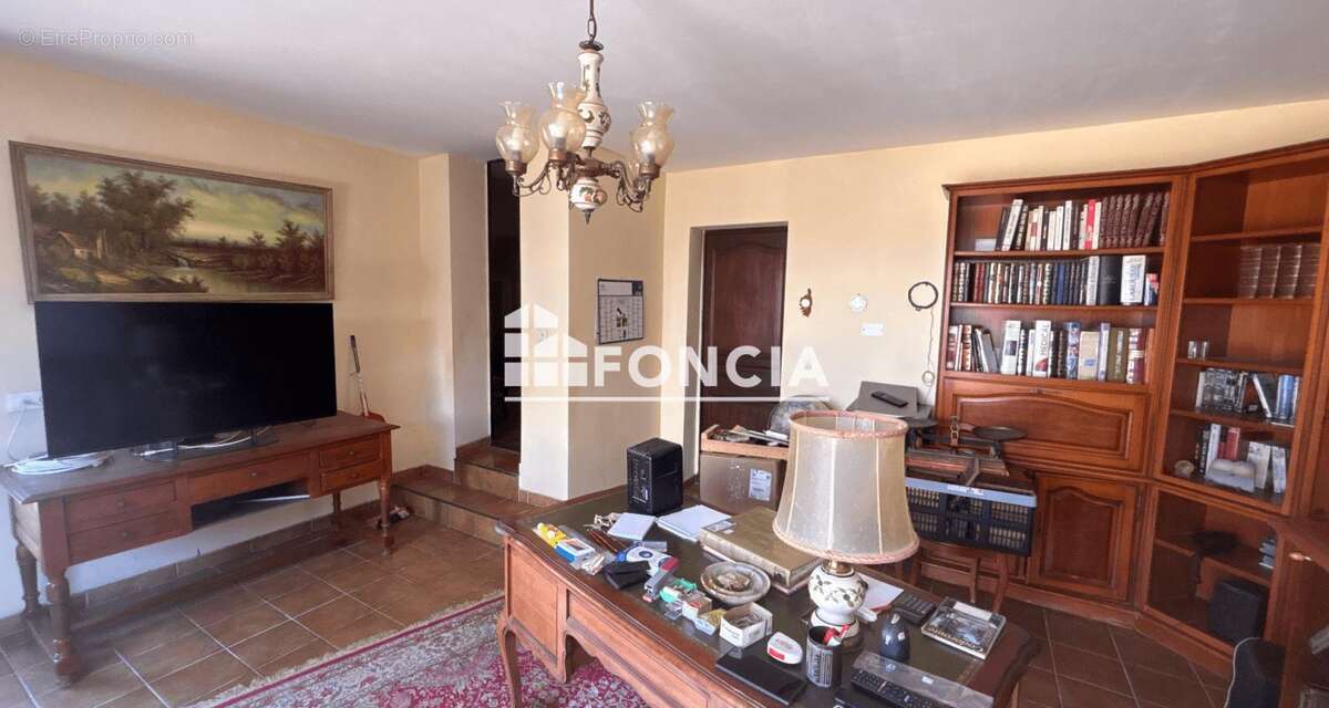 MAUGUIO – Maison F5 de 126 m² sur 546 m² de terrain – Garage 28 m² – Fort potentiel - photo 3