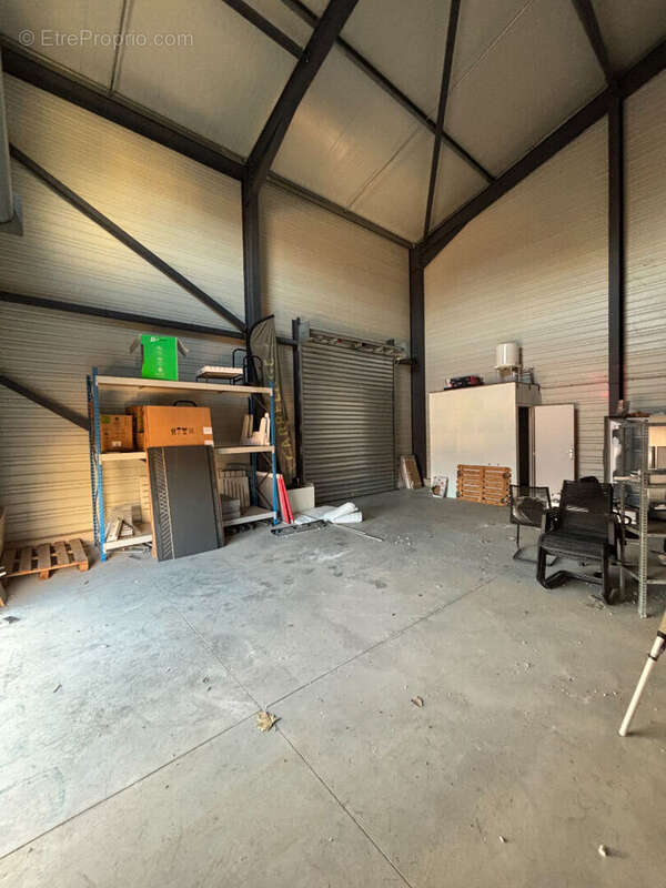 Commerce à LA LONDE-LES-MAURES