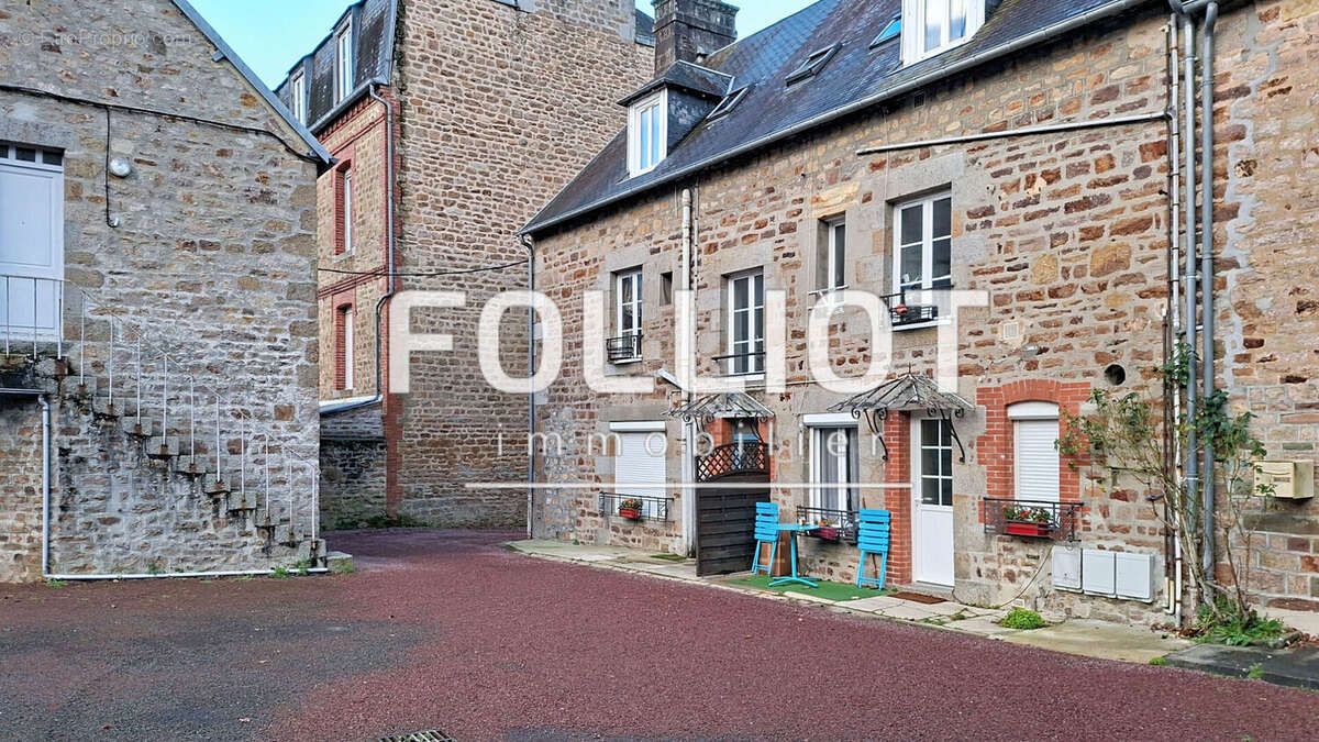 Appartement à VILLEDIEU-LES-POELES