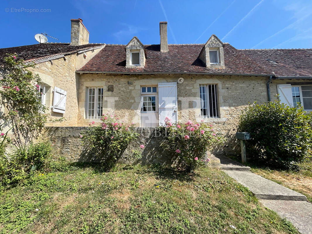 Maison à SAINT-CYR-LA-ROSIERE