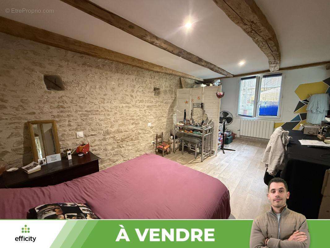 Maison à VENDEUVRE-DU-POITOU