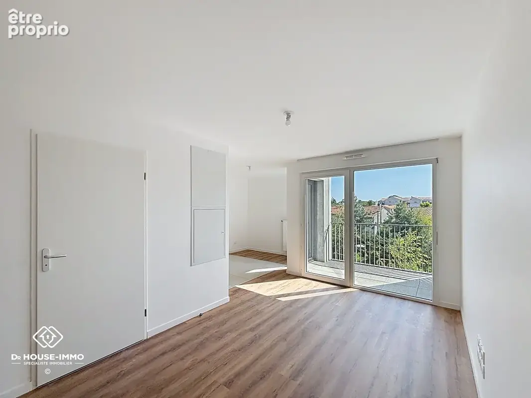 Appartement 72 m² à Merignac  - photo 2