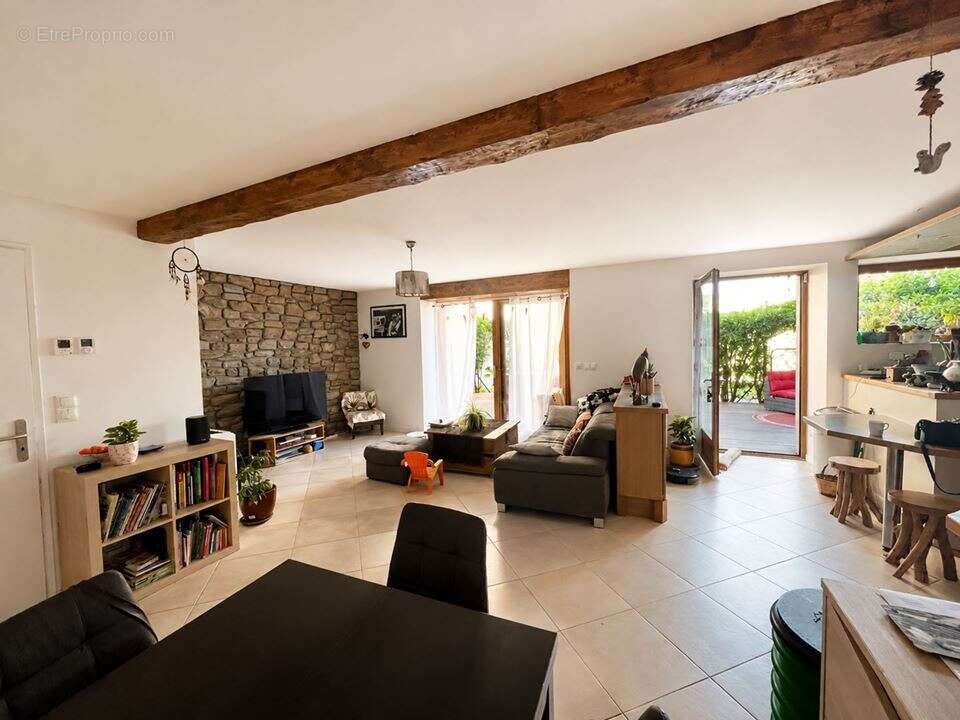 Appartement à VILLY-LE-PELLOUX