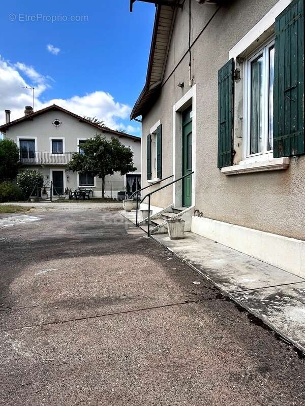 Maison de ville à rénover, plain-pied, 4 pièces avec studio attenant et dépendance, à 5 mn du centre de CONDOM (32) - photo 3