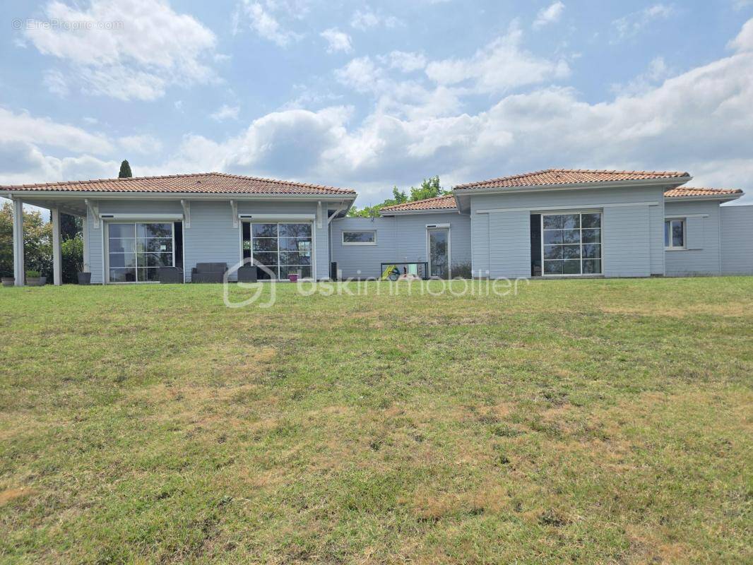 Maison 170 m² -5 chambres- jardin 4378 m²- double carport-abri - spa - photo 1