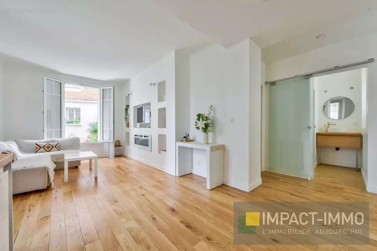 Appartement à COURBEVOIE