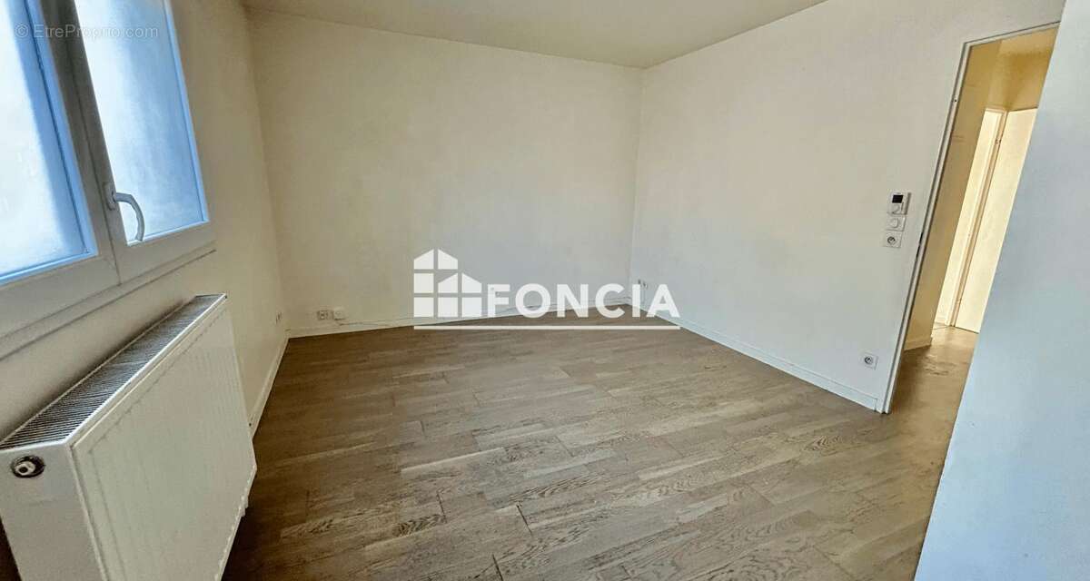 Appartement à FRESNES