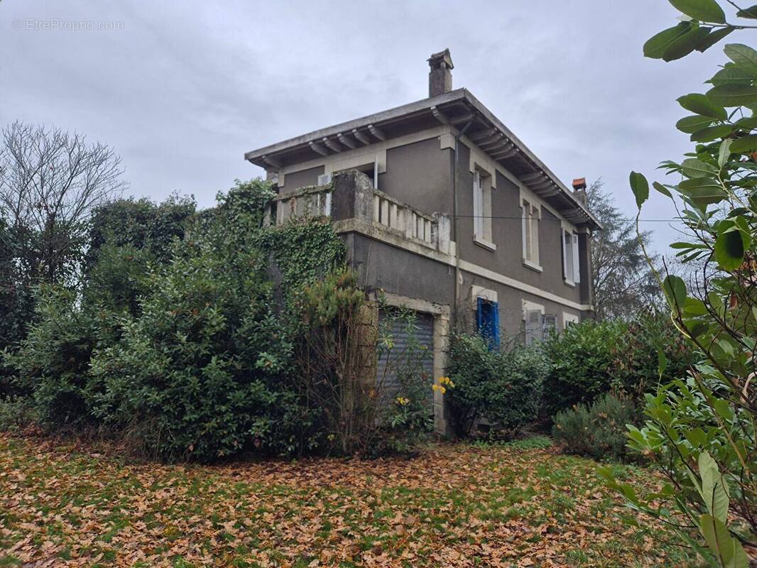 Maison à SAINT-SULPICE-ET-CAMEYRAC