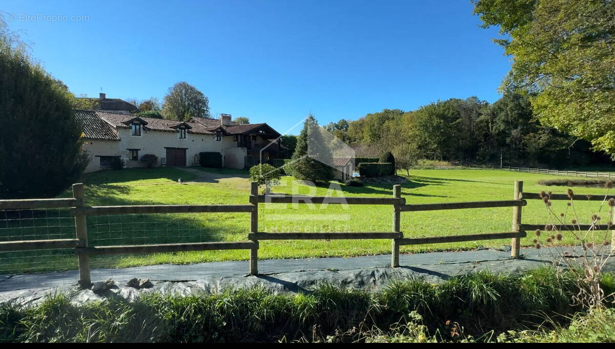 Maison à SAINT-ASTIER